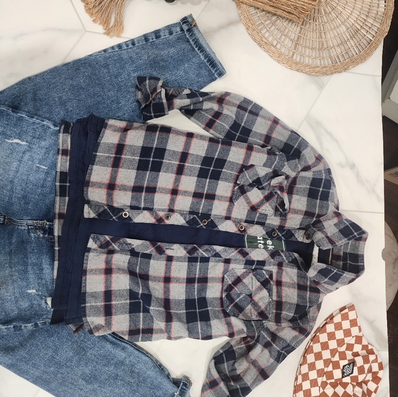 Boys size 8-10, [art class ] gray,blue long sleeve plaid button up flannel shirt - Picture 12 of 16